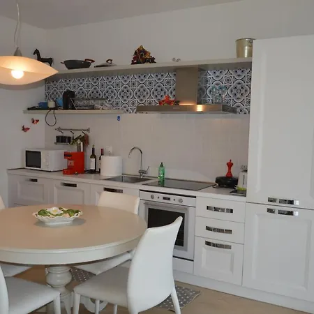 Salice Ottimo Trilocale Con Terrazza Pranzabile * מרינה די קסטנייטו קרדוצ'י